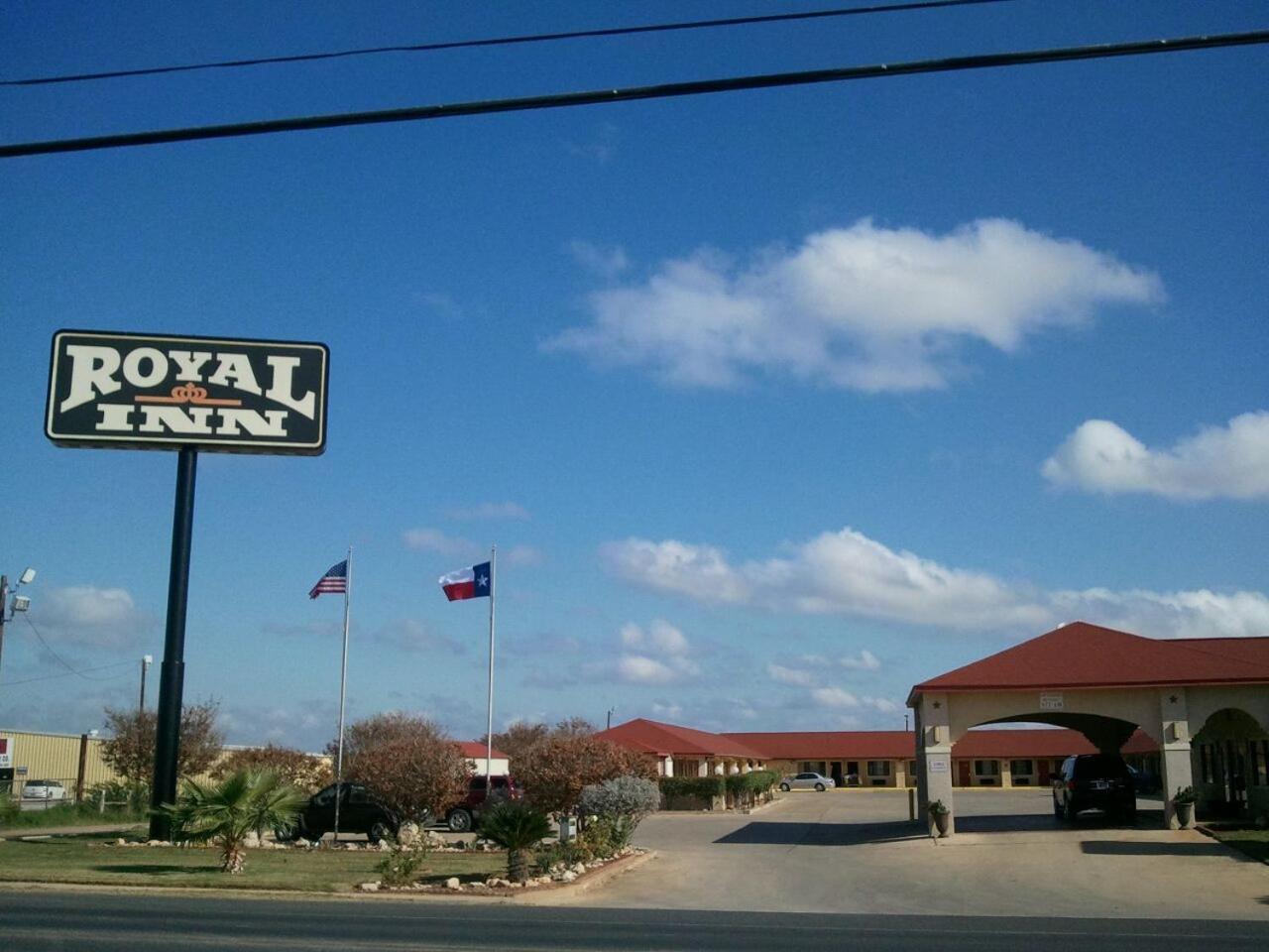 Royal Inn Pearsall Esterno foto