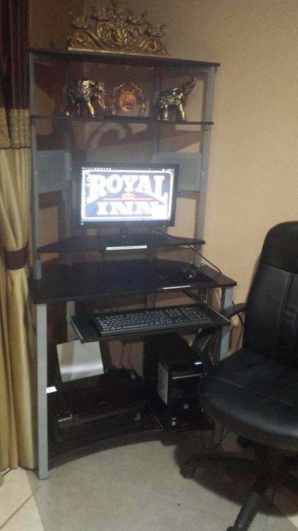 Royal Inn Pearsall Esterno foto