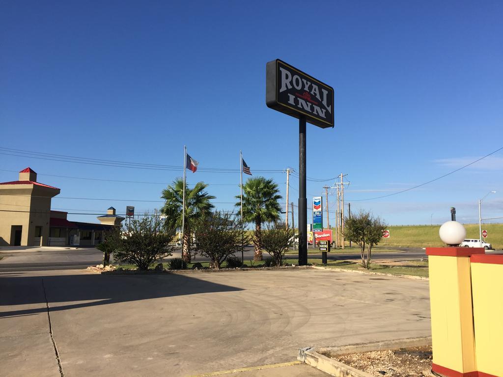 Royal Inn Pearsall Esterno foto