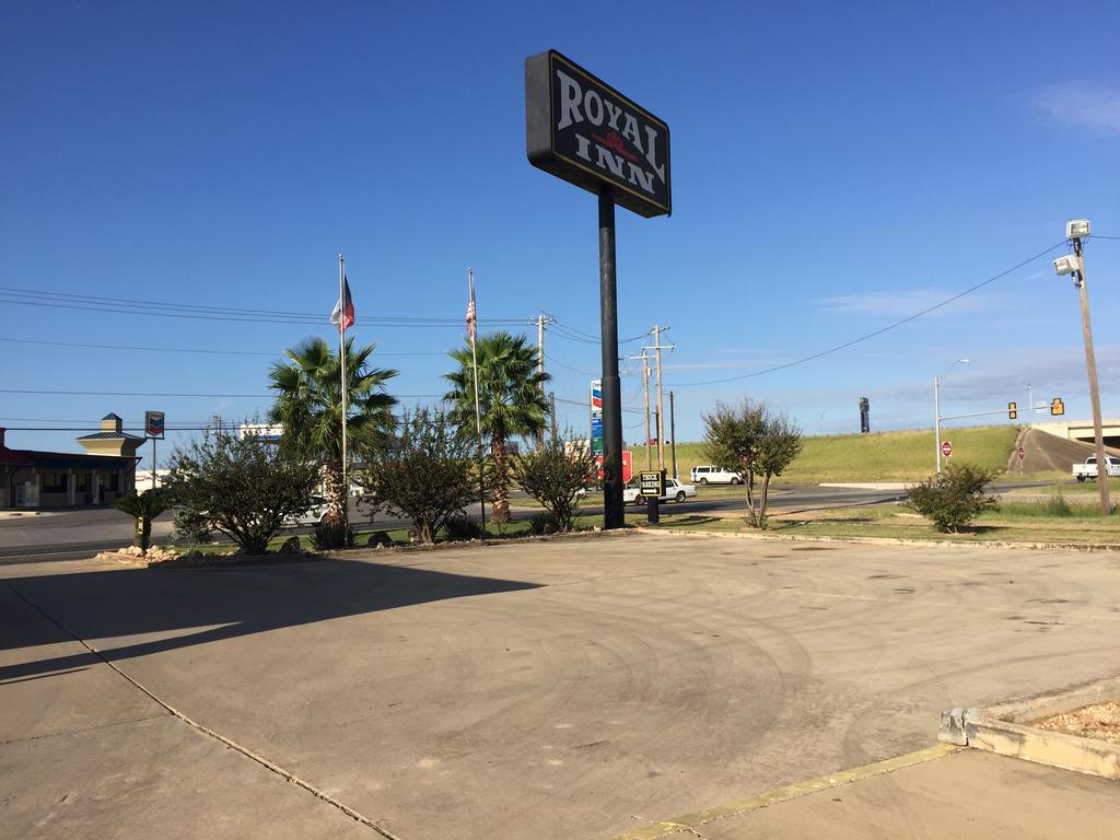 Royal Inn Pearsall Esterno foto
