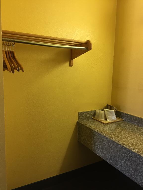 Royal Inn Pearsall Esterno foto
