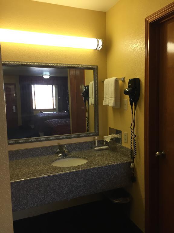 Royal Inn Pearsall Esterno foto