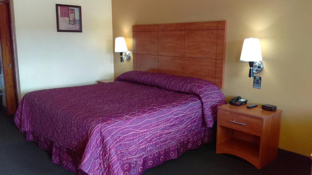 Royal Inn Pearsall Esterno foto