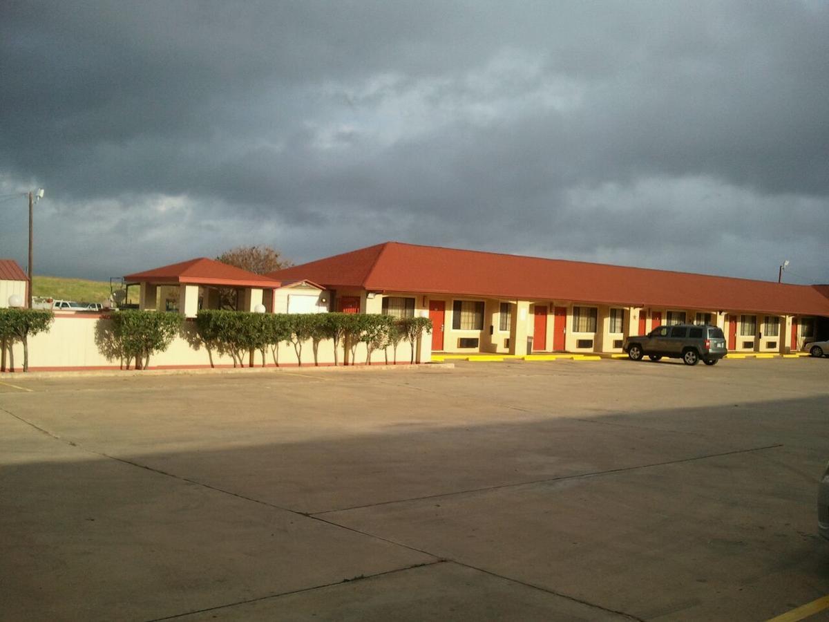 Royal Inn Pearsall Esterno foto