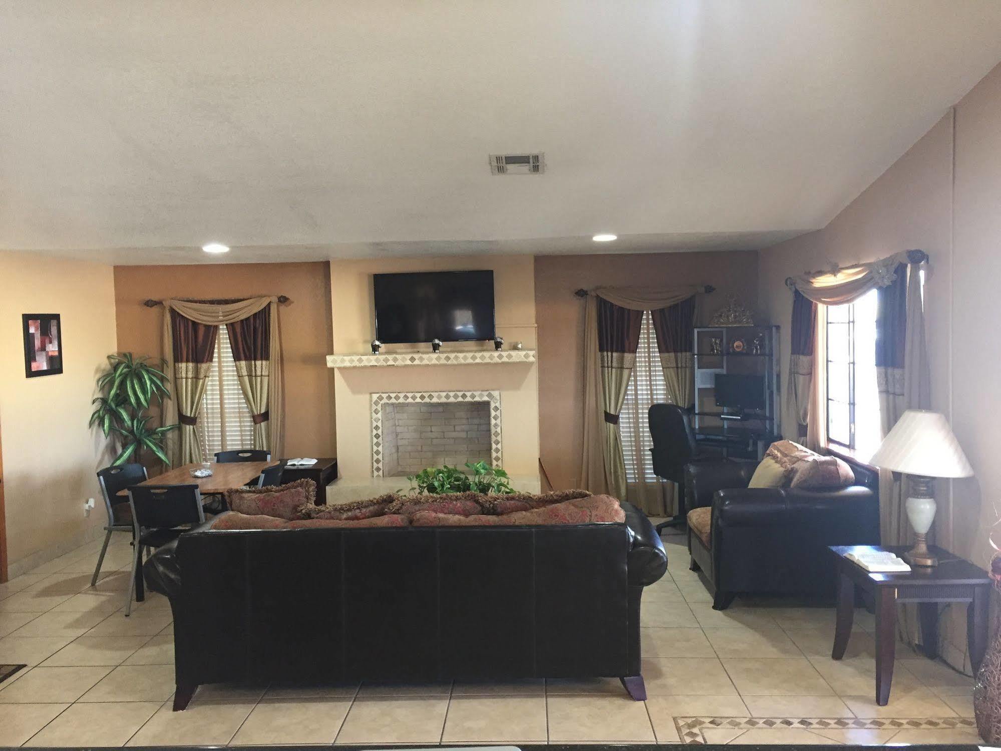Royal Inn Pearsall Esterno foto